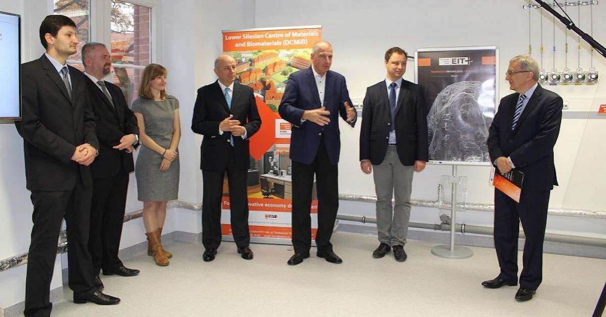 Olga Malinkiewicz with the President of Wrocław at the opening of new EIT+ laboratories